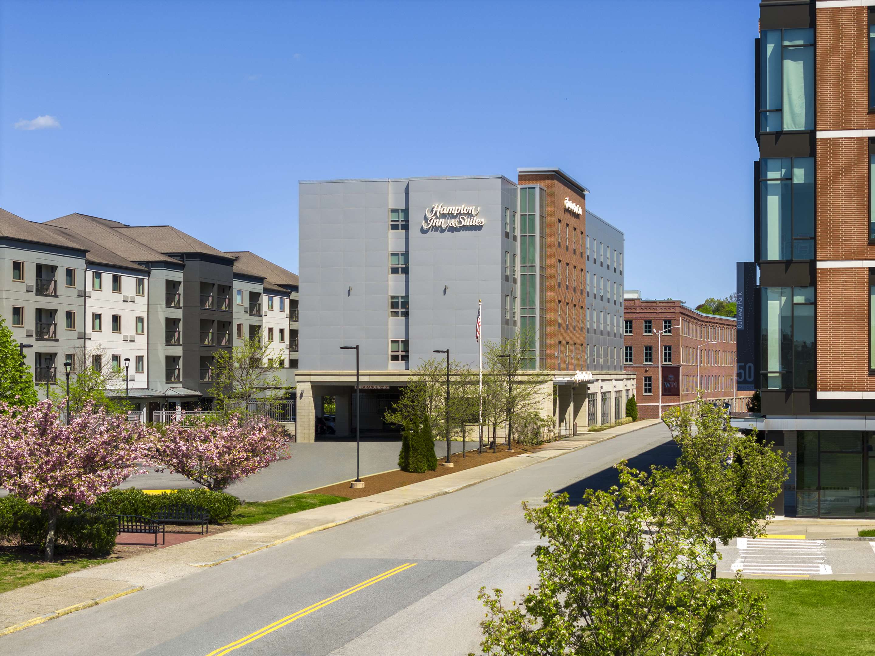 Exterior | Hampton Inn & Suites Worcester