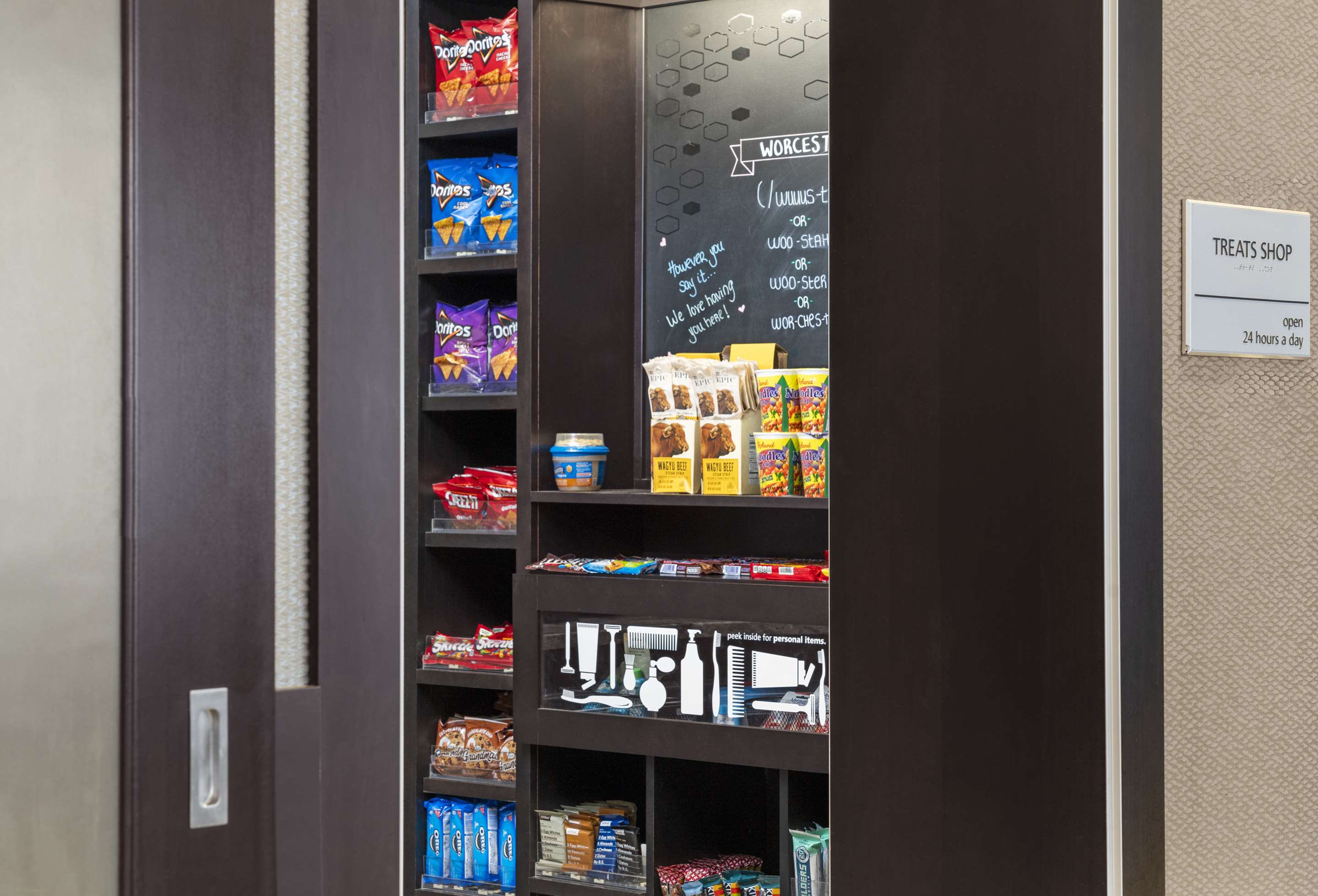 Restaurant | Hampton Inn & Suites Worcester