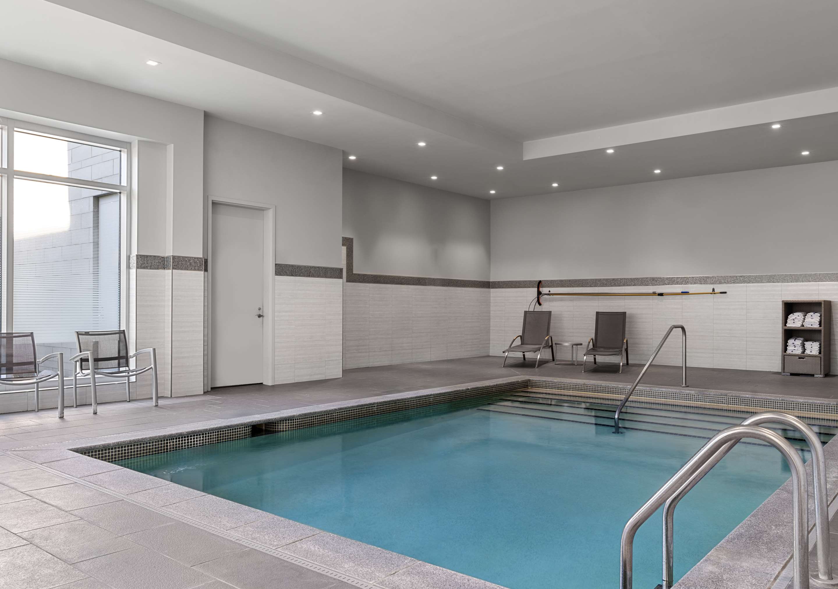 Pool | Hampton Inn & Suites Worcester
