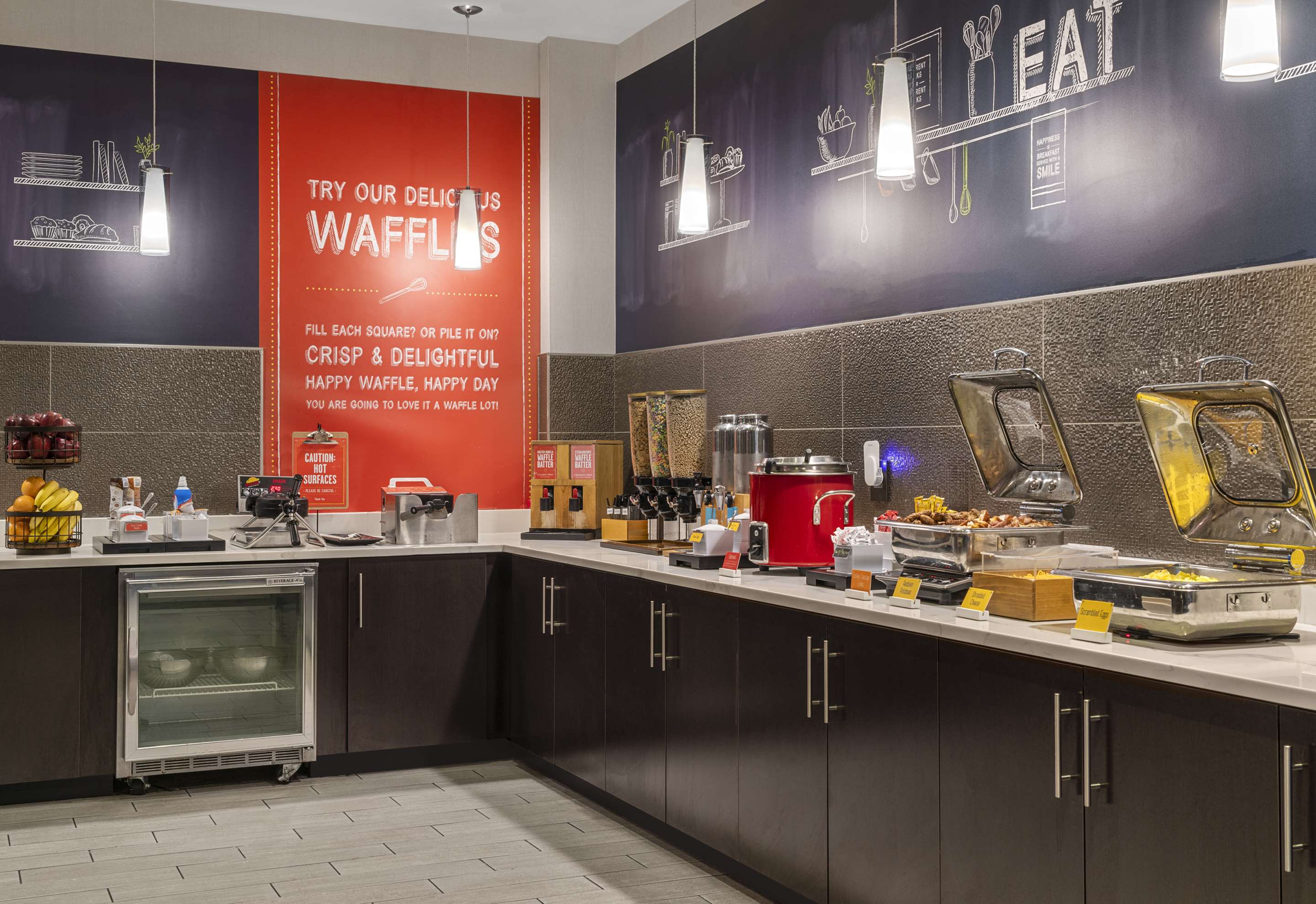 Breakfast Area | Hampton Inn & Suites Worcester