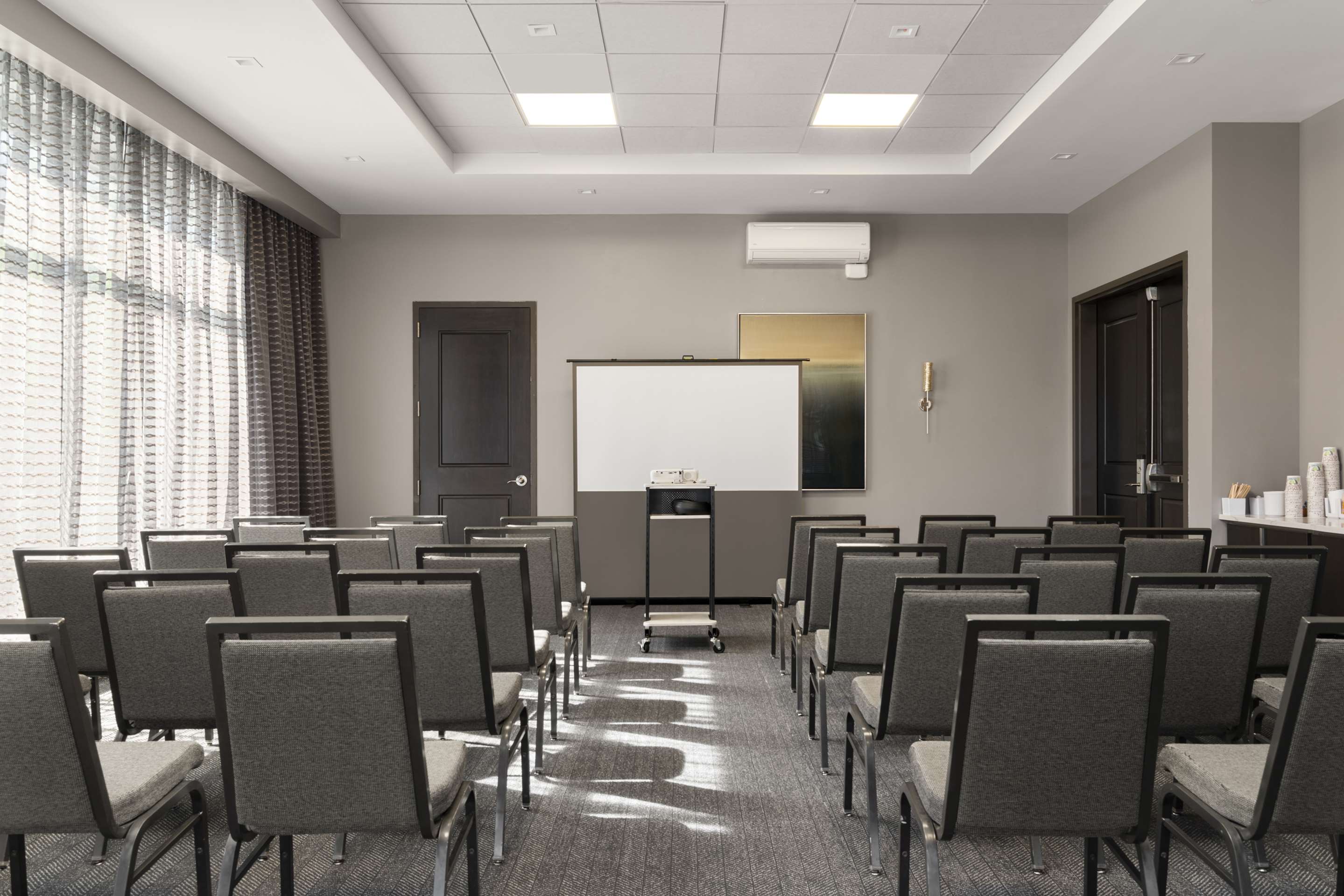 Meeting Room | Hampton Inn & Suites Worcester