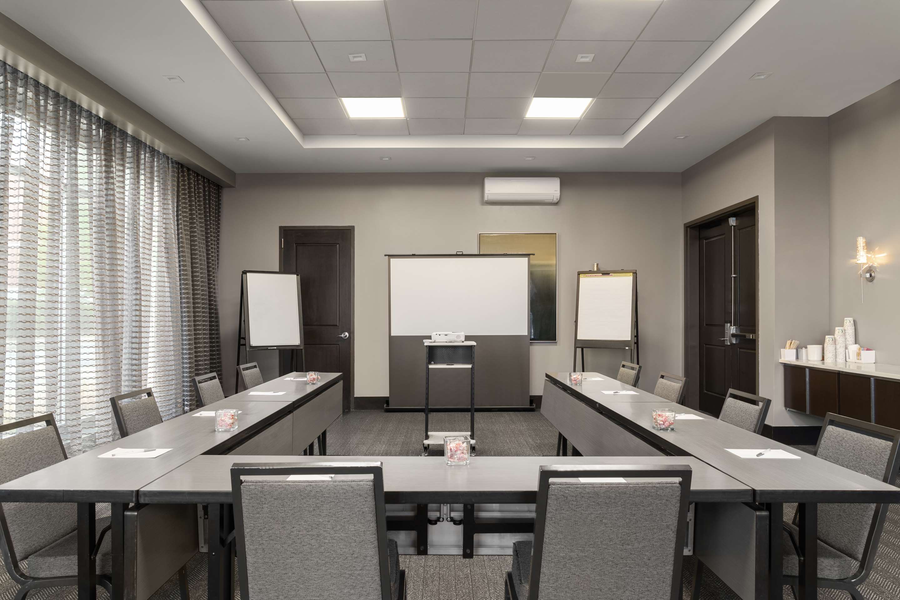 Meeting Room | Hampton Inn & Suites Worcester