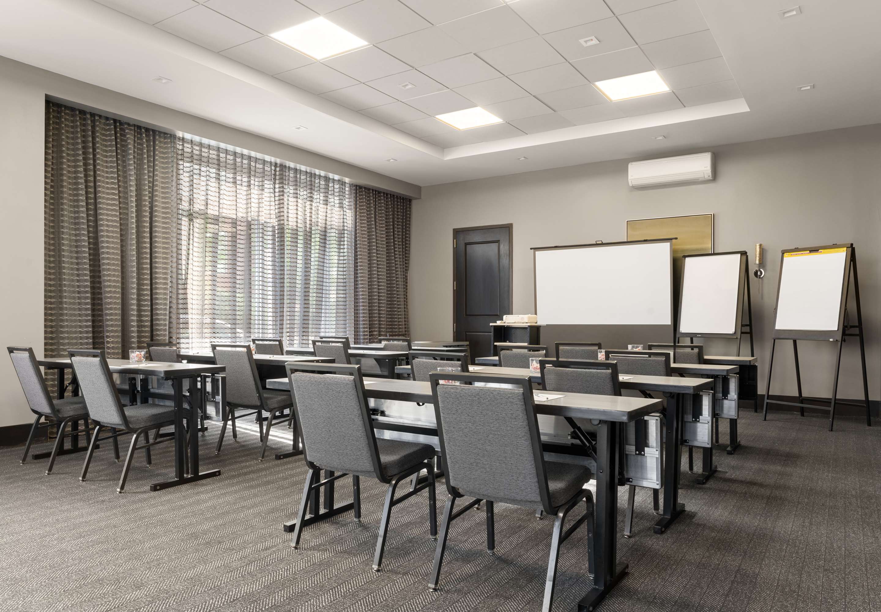 Meeting Room | Hampton Inn & Suites Worcester