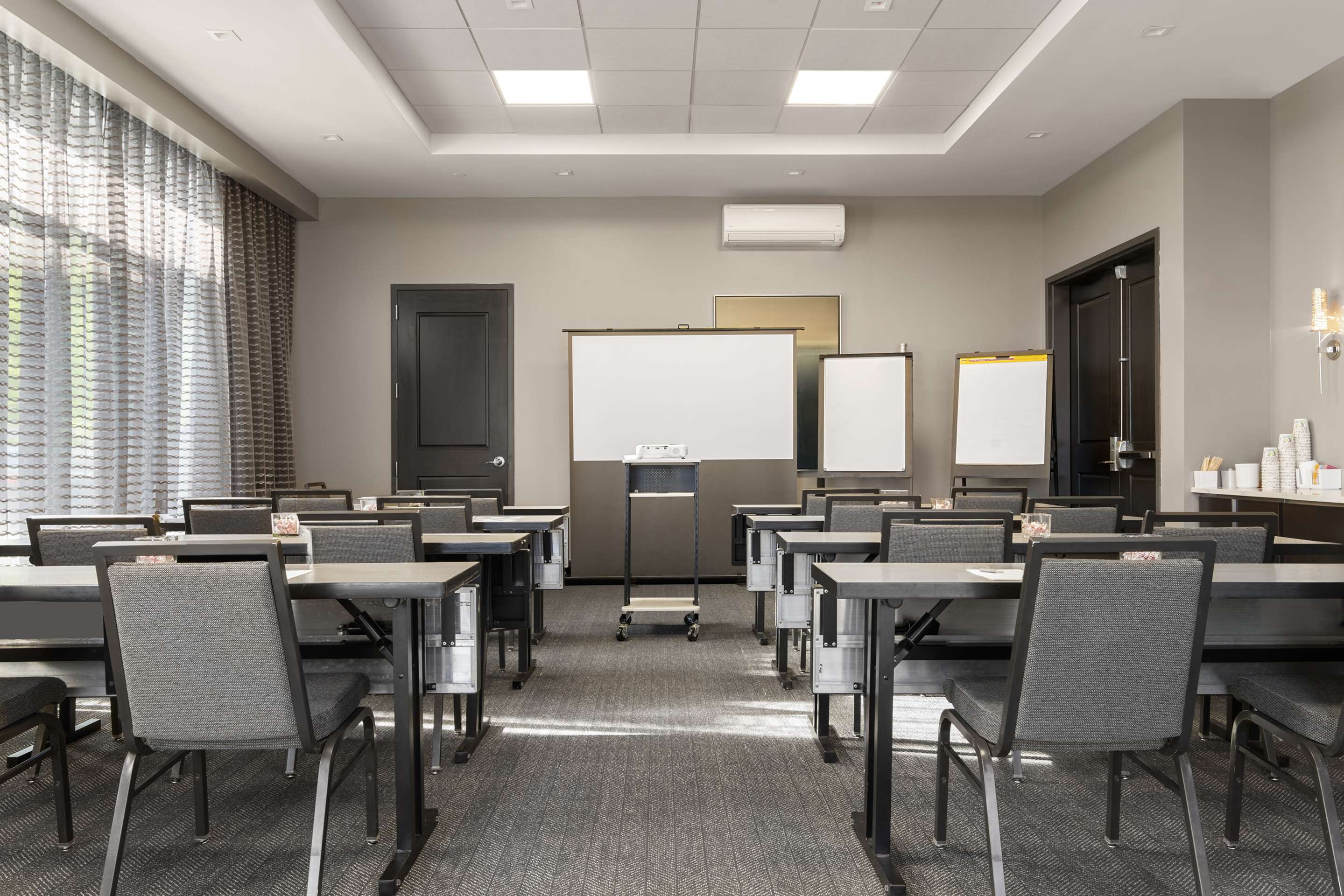 Meeting Room | Hampton Inn & Suites Worcester