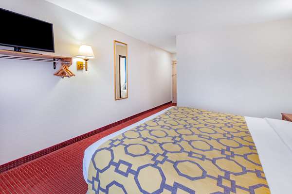  - Baymont Inn & Suites Perrysburg - I-75, Exit 193