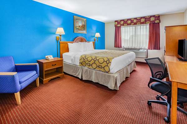  - Baymont Inn & Suites Perrysburg - I-75, Exit 193