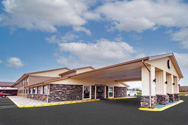 Exterior view - Baymont Inn & Suites Perrysburg - I-75, Exit 193