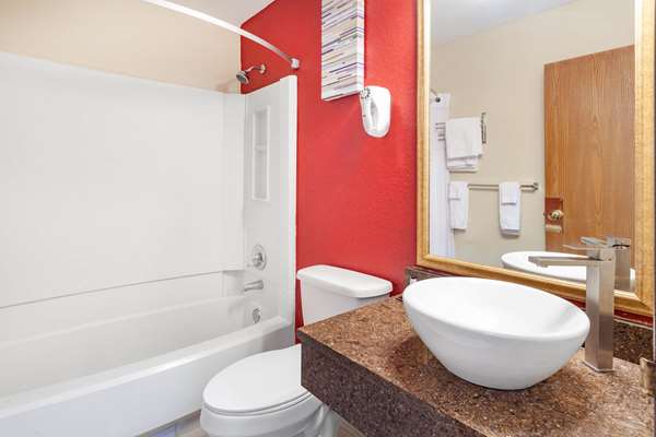  - Baymont Inn & Suites Perrysburg - I-75, Exit 193