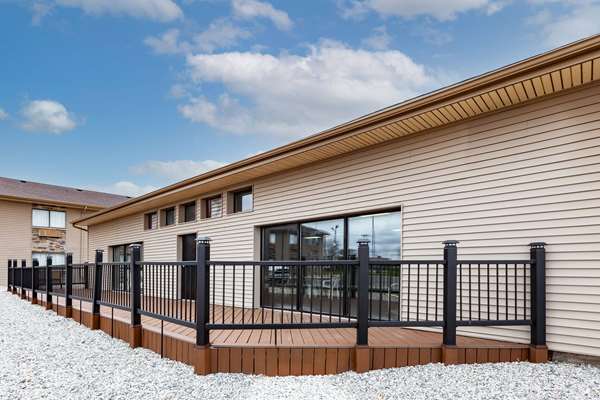 Pool - Baymont Inn & Suites Perrysburg - I-75, Exit 193