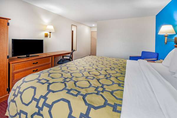  - Baymont Inn & Suites Perrysburg - I-75, Exit 193