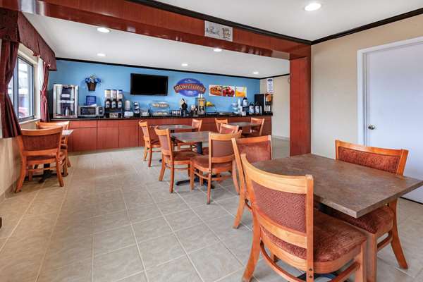  - Baymont Inn & Suites Perrysburg - I-75, Exit 193