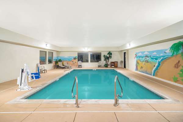 Pool - Baymont Inn & Suites Albany