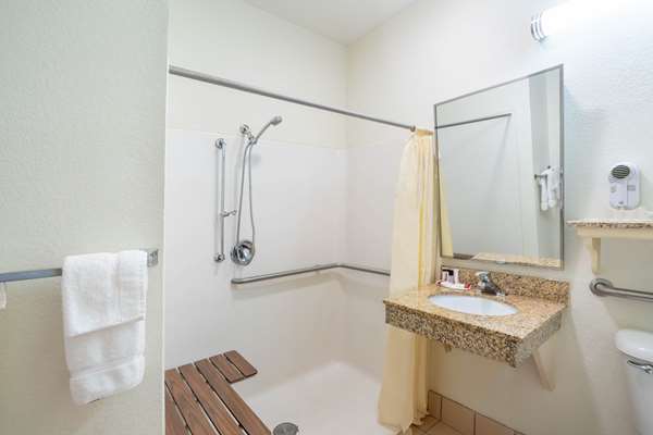  - Baymont Inn & Suites Albany