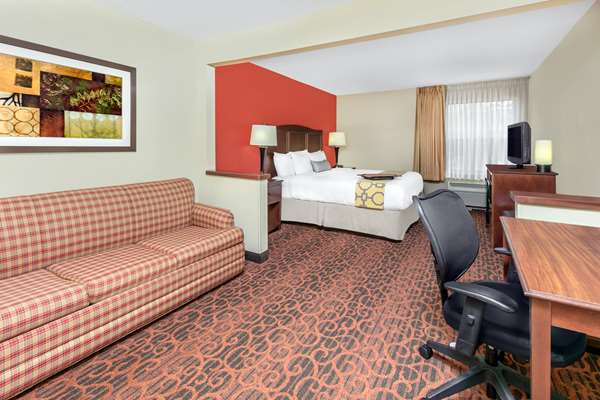 Suite - Baymont Inn & Suites North Oklahoma City