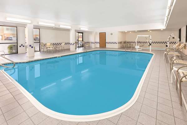 Pool - Baymont Inn & Suites North Oklahoma City