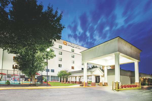 Exterior view - La Quinta Inn & Suites Capitol Heights - I-95 & I-495, Exit 15