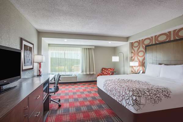  - La Quinta Inn & Suites Capitol Heights - I-95 & I-495, Exit 15