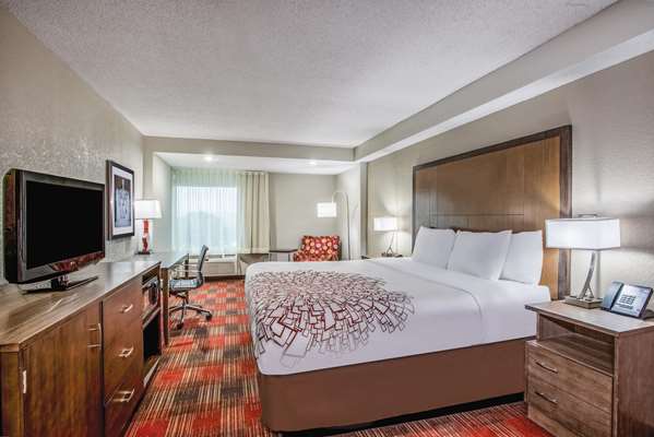  - La Quinta Inn & Suites Capitol Heights - I-95 & I-495, Exit 15