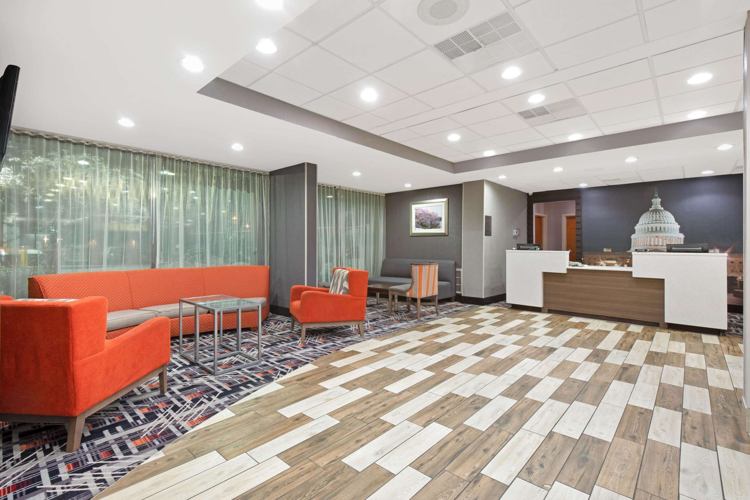 Lobby | La Quinta Inn & Suites by Wyndham DC Metro Capital Beltway