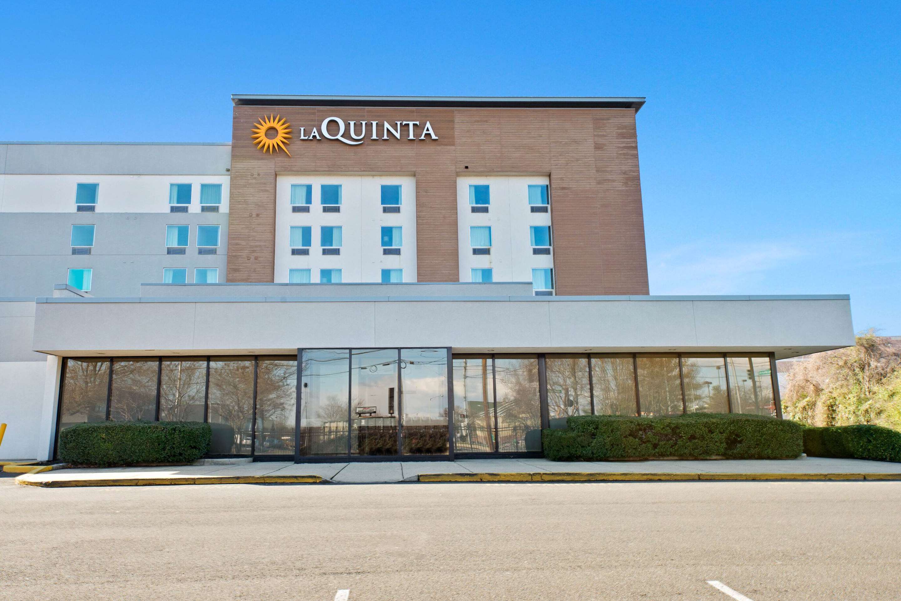 Exterior | La Quinta Inn & Suites by Wyndham DC Metro Capital Beltway