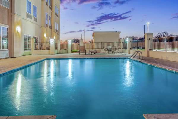 Pool - La Quinta Inn & Suites Luling - I-10, Exit 632