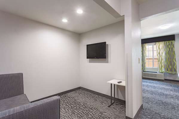 Suite - La Quinta Inn & Suites North Powell - I-75, Exit 112