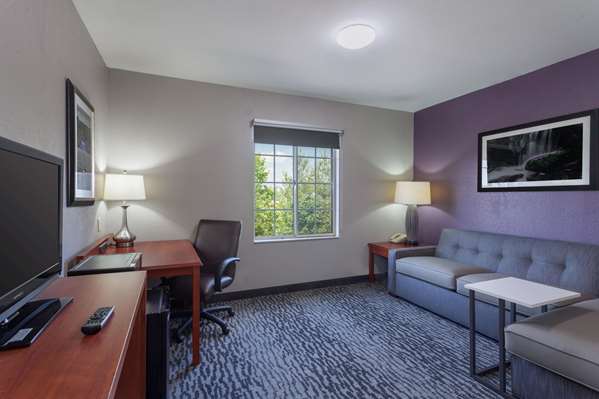 Suite - La Quinta Inn & Suites North Powell - I-75, Exit 112