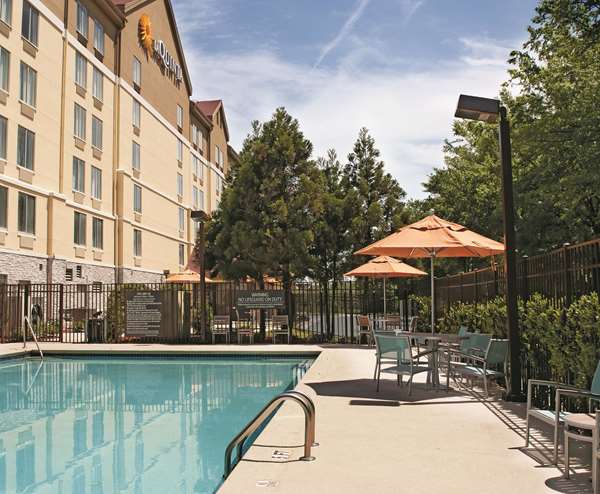 Pool - La Quinta Inn & Suites East Point - I-85, Exit 73