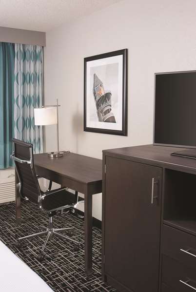  - La Quinta Inn & Suites East Point - I-85, Exit 73