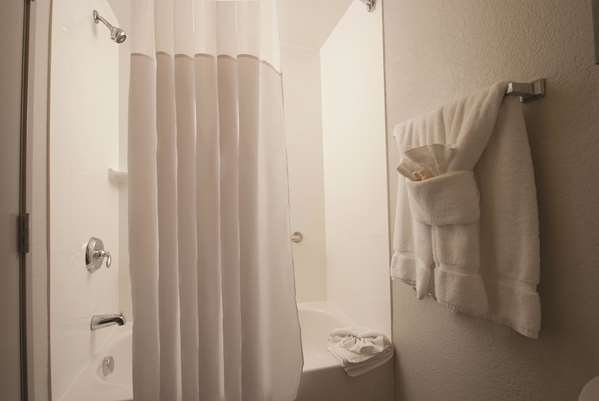  - La Quinta Inn & Suites East Point - I-85, Exit 73