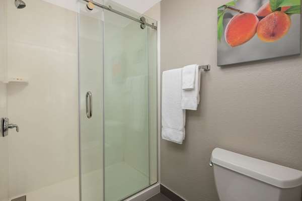  - La Quinta Inn & Suites East Point - I-85, Exit 73