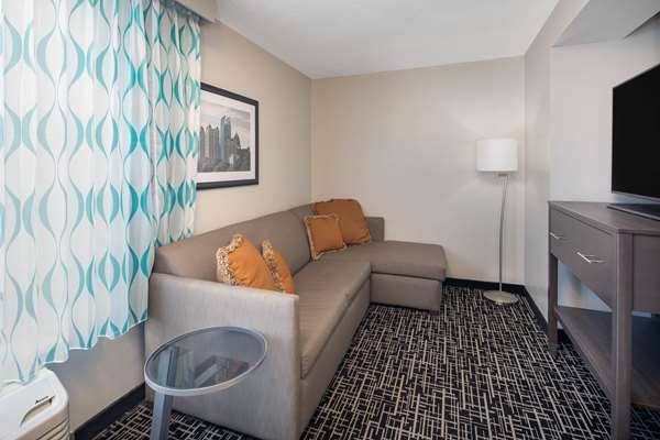 Suite - La Quinta Inn & Suites East Point - I-85, Exit 73