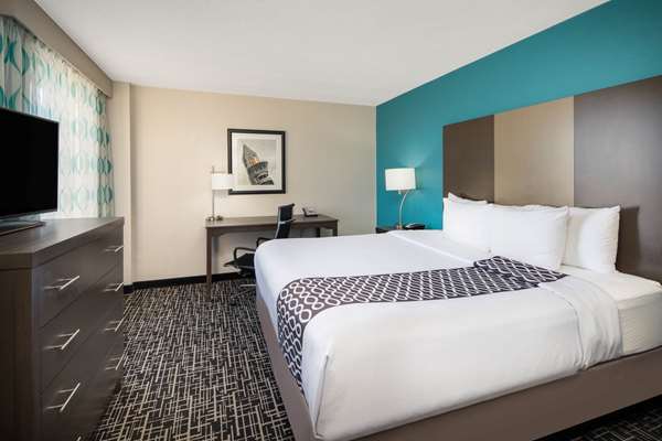 Suite - La Quinta Inn & Suites East Point - I-85, Exit 73