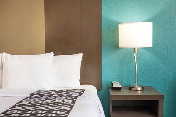  - La Quinta Inn & Suites East Point - I-85, Exit 73