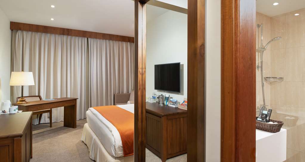 Al Falaj Hotel