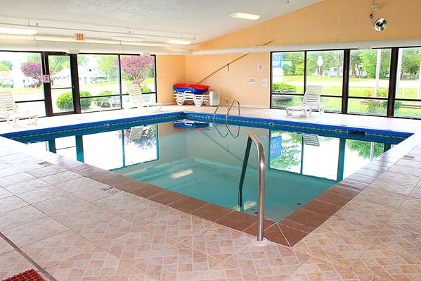 Pool - Baymont Inn & Suites Springfield - I-70, Exit 54