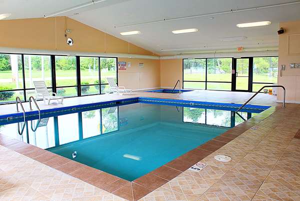 Pool - Baymont Inn & Suites Springfield - I-70, Exit 54