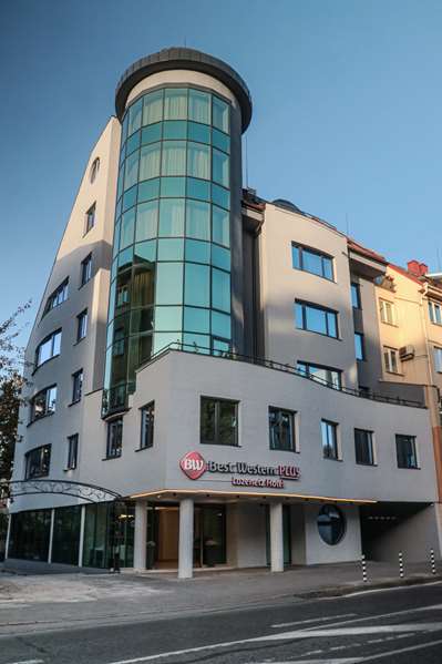 On-Site,Outdoor/Exterior,Exterior View of Building
