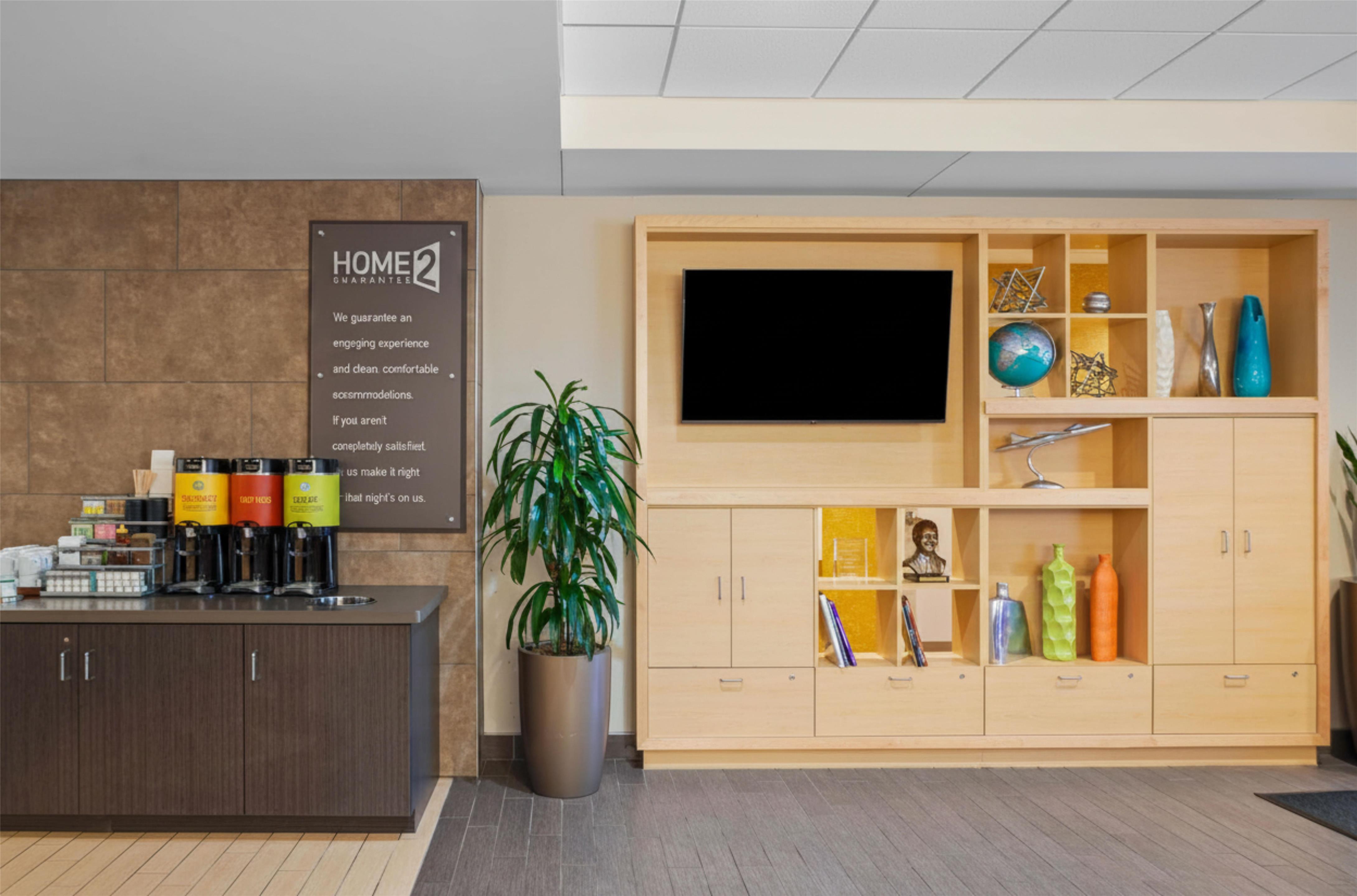 Restaurant | Home2 Suites by Hilton Milwaukee Airport