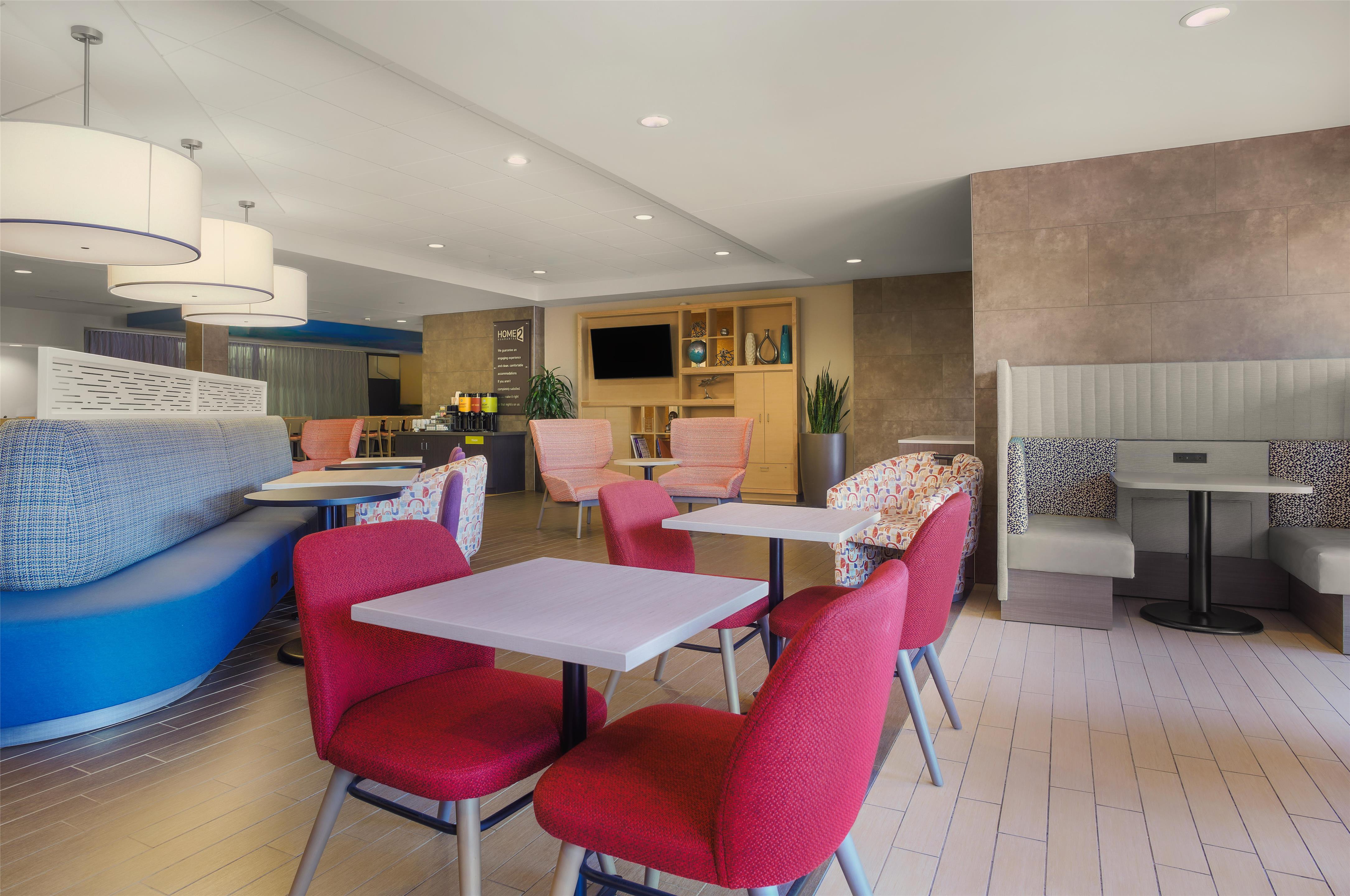 Lobby | Home2 Suites by Hilton Milwaukee Airport