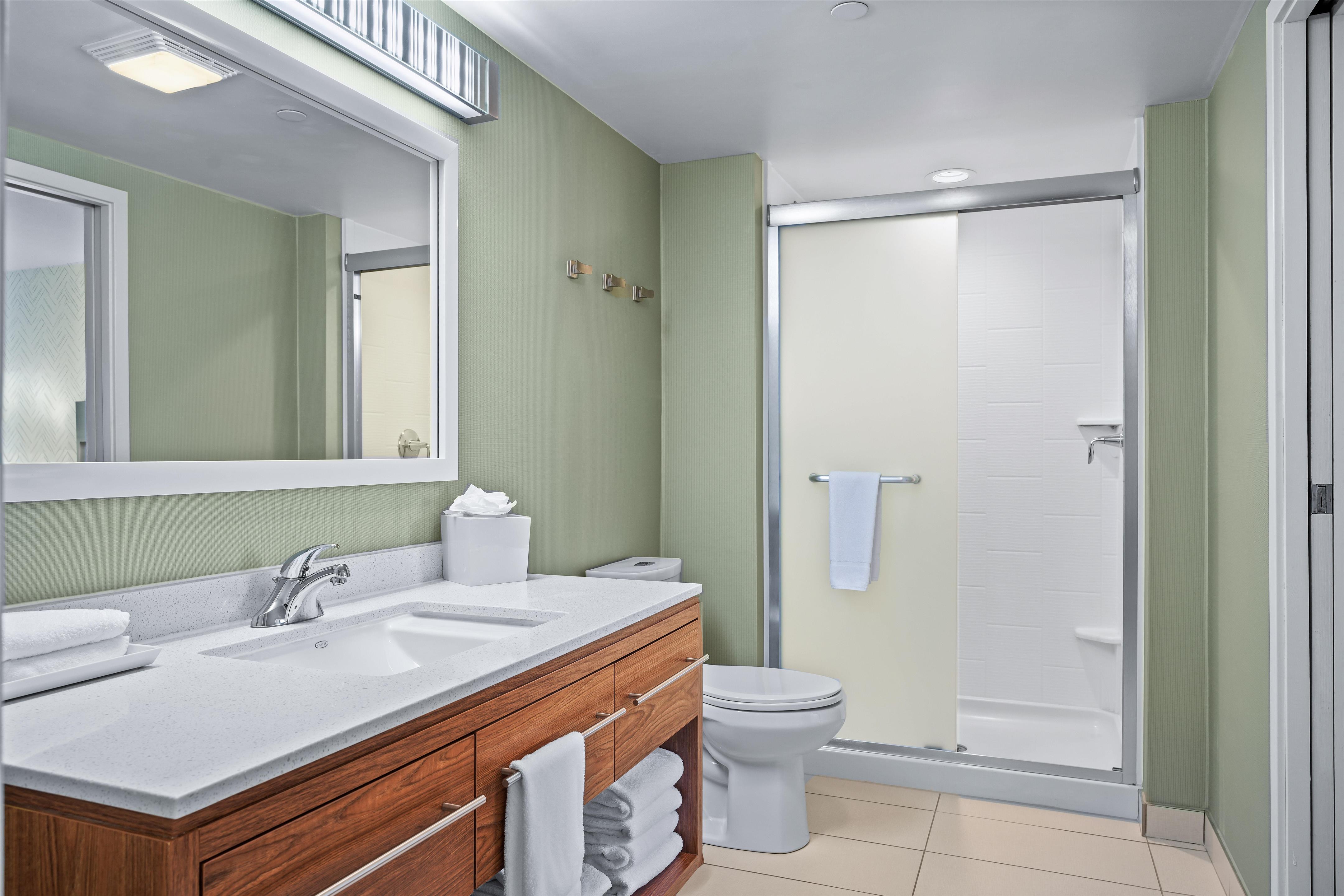 Guest room bath