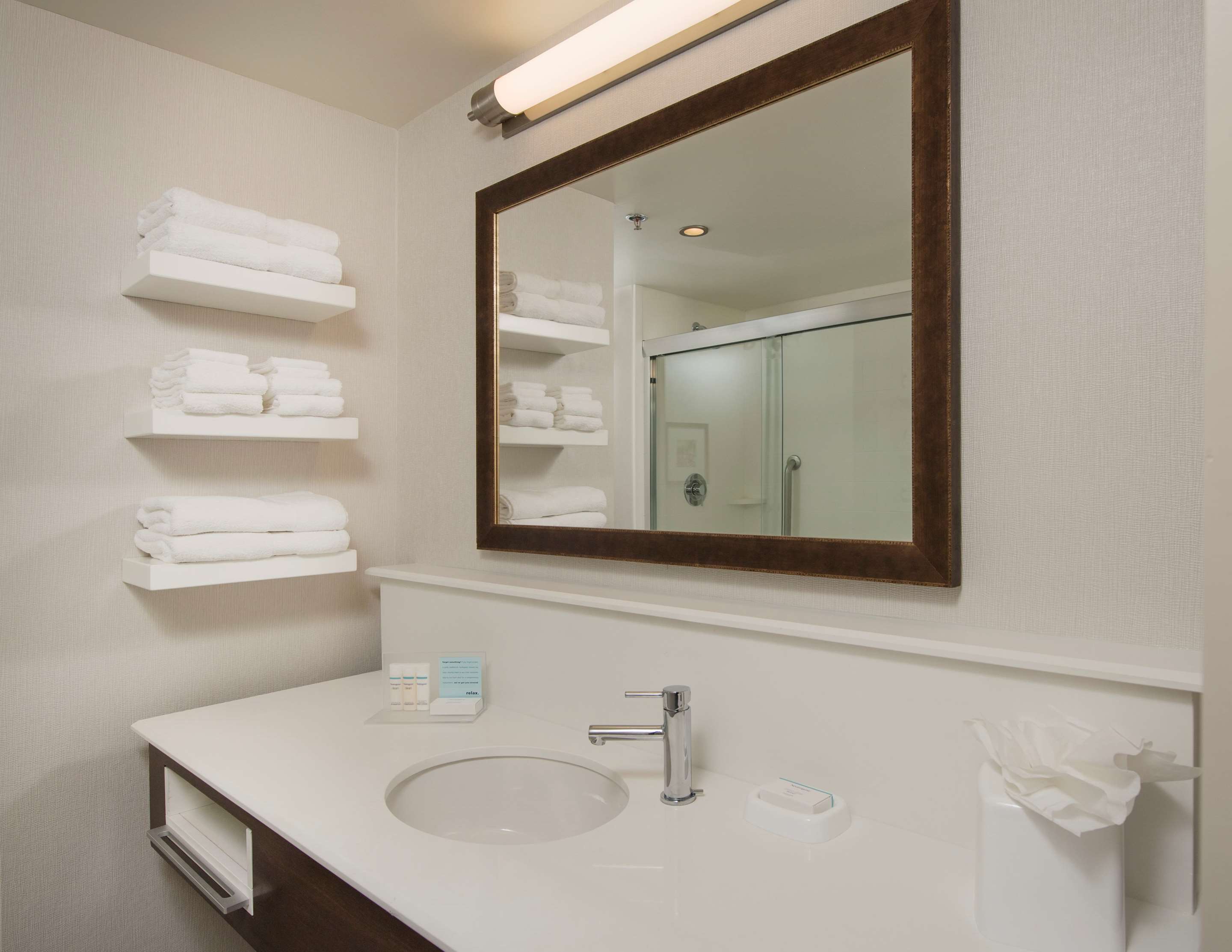 Guest room bath