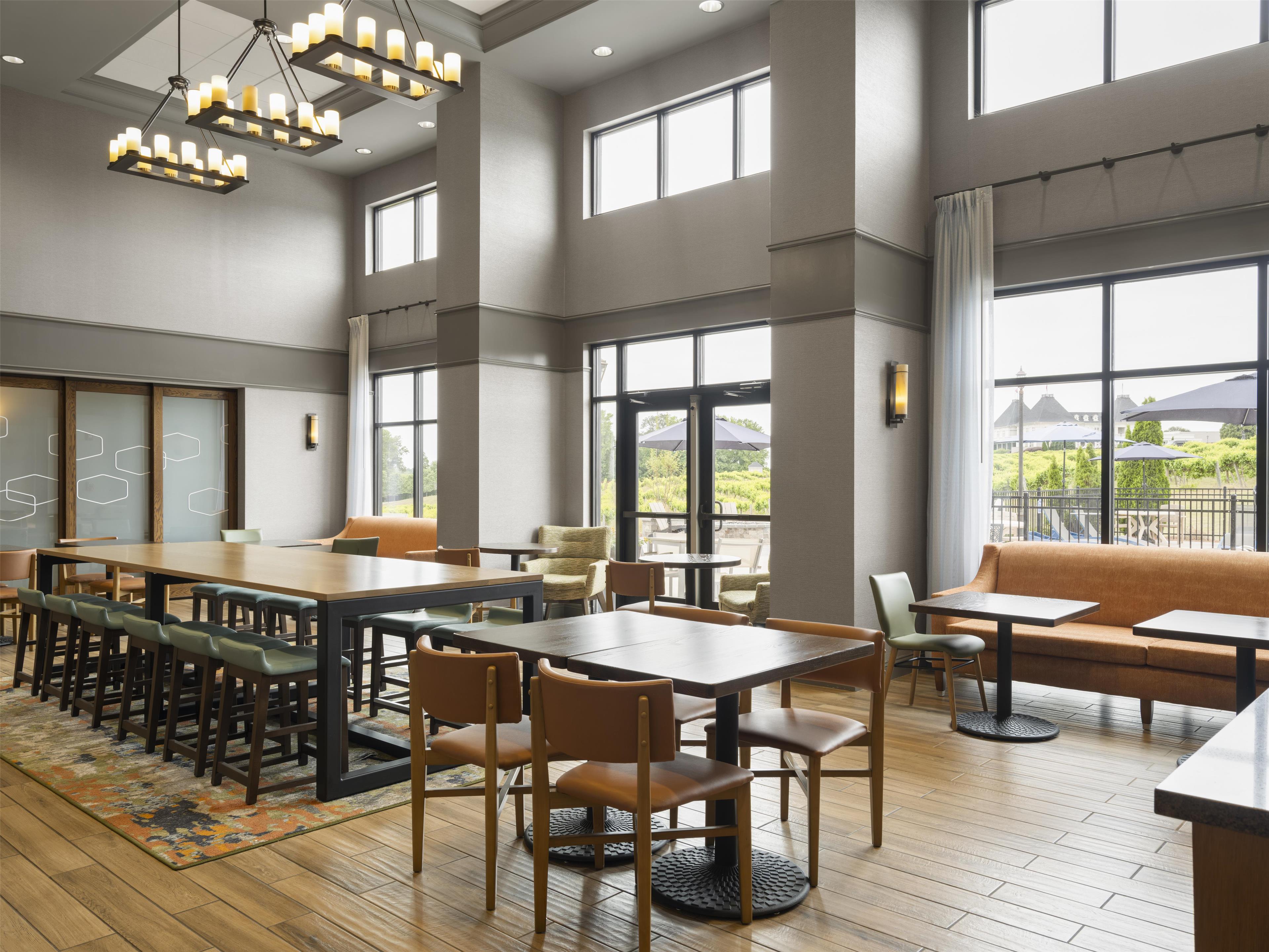 Lobby | Hampton Inn & Suites Braselton