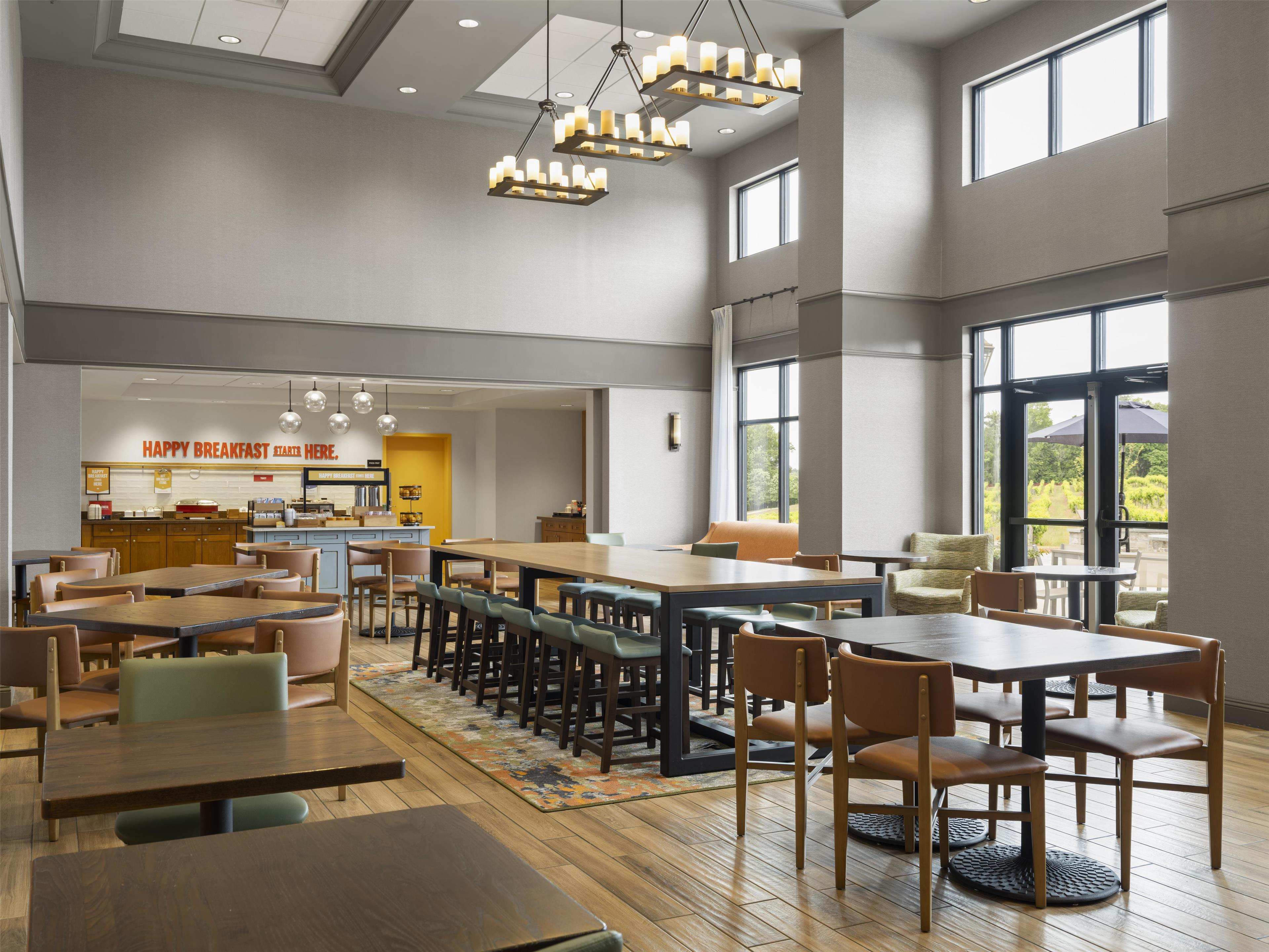 Breakfast Area | Hampton Inn & Suites Braselton