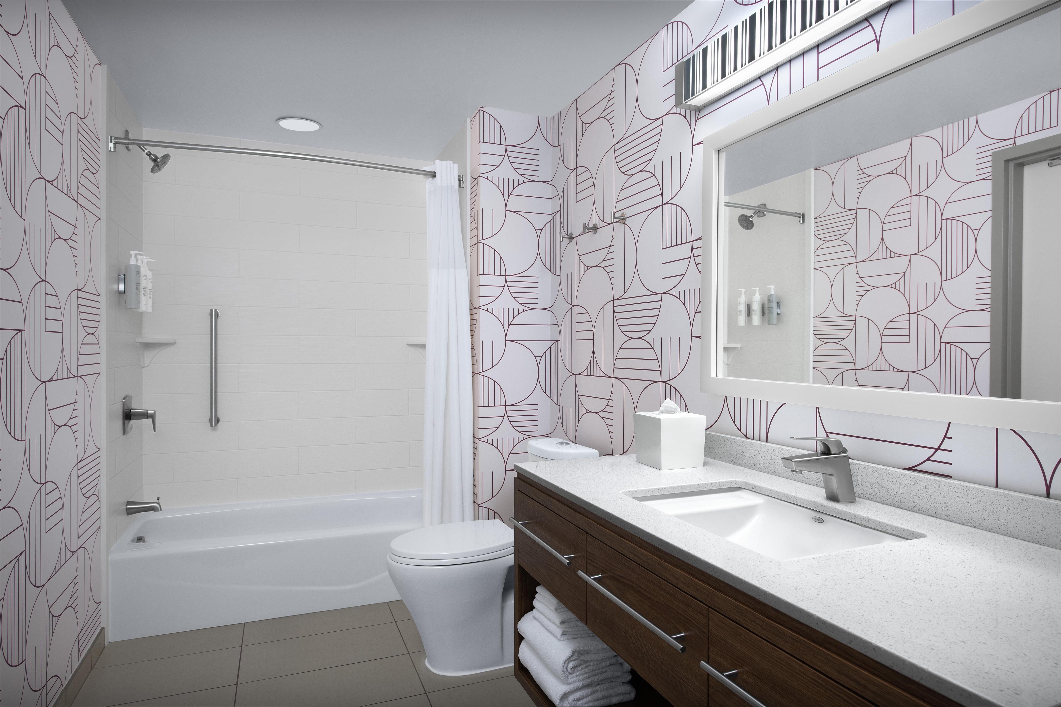 Guest room bath