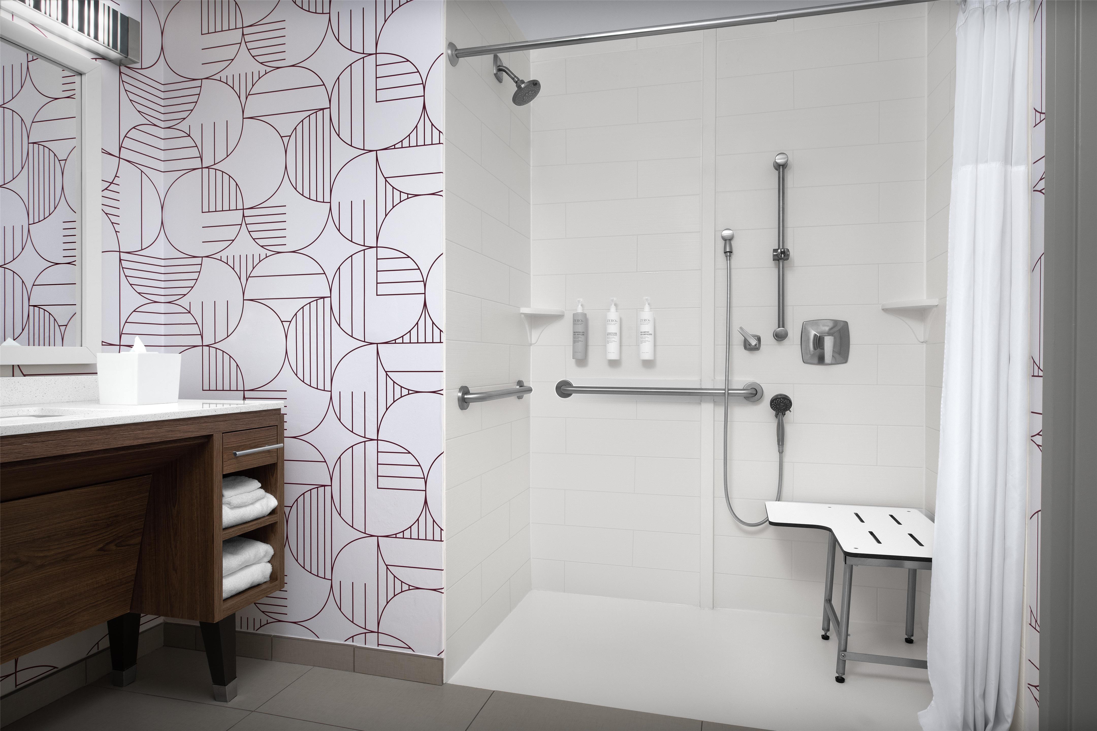 Guest room bath