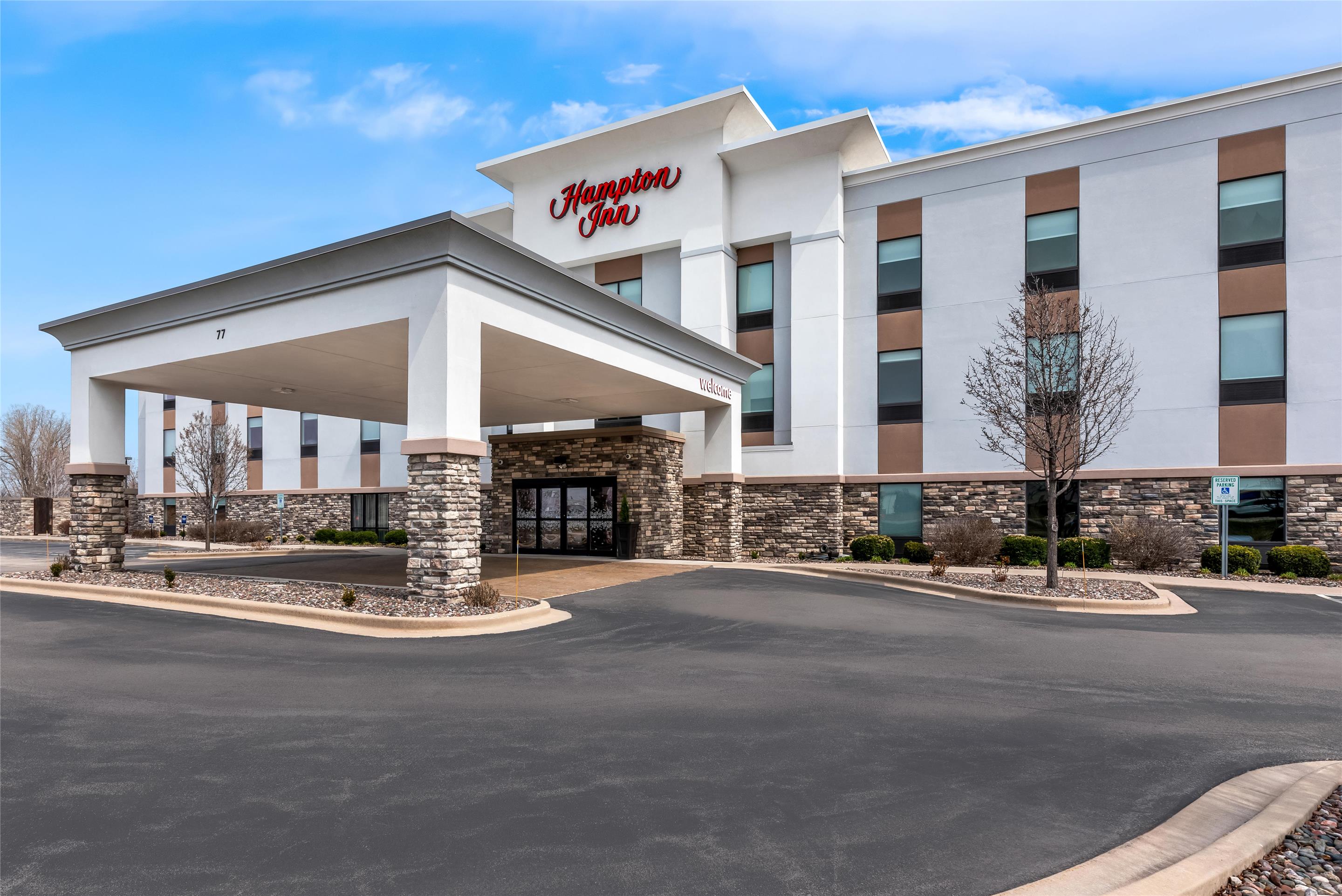 Exterior | Hampton Inn Fond du Lac
