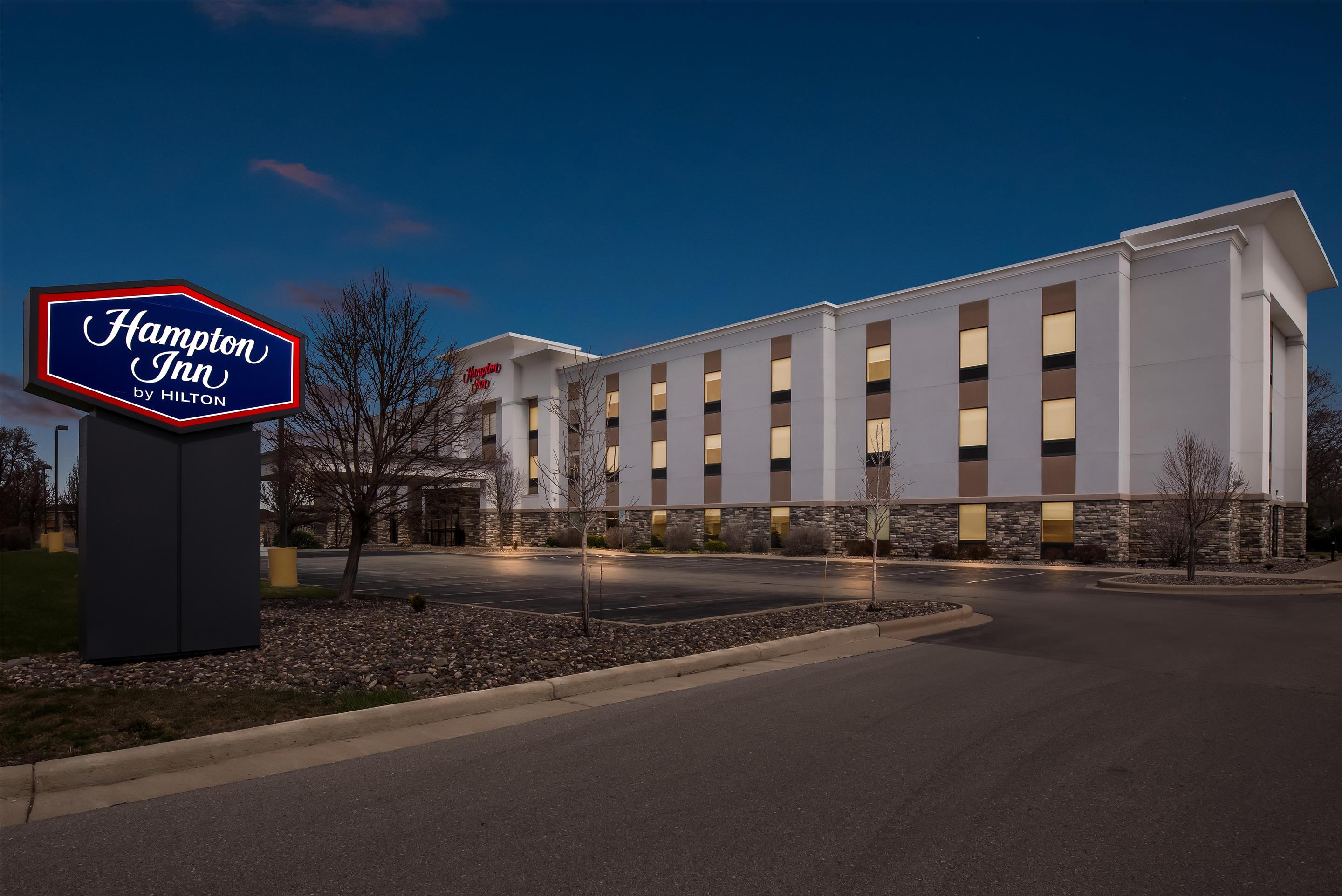Exterior | Hampton Inn Fond du Lac