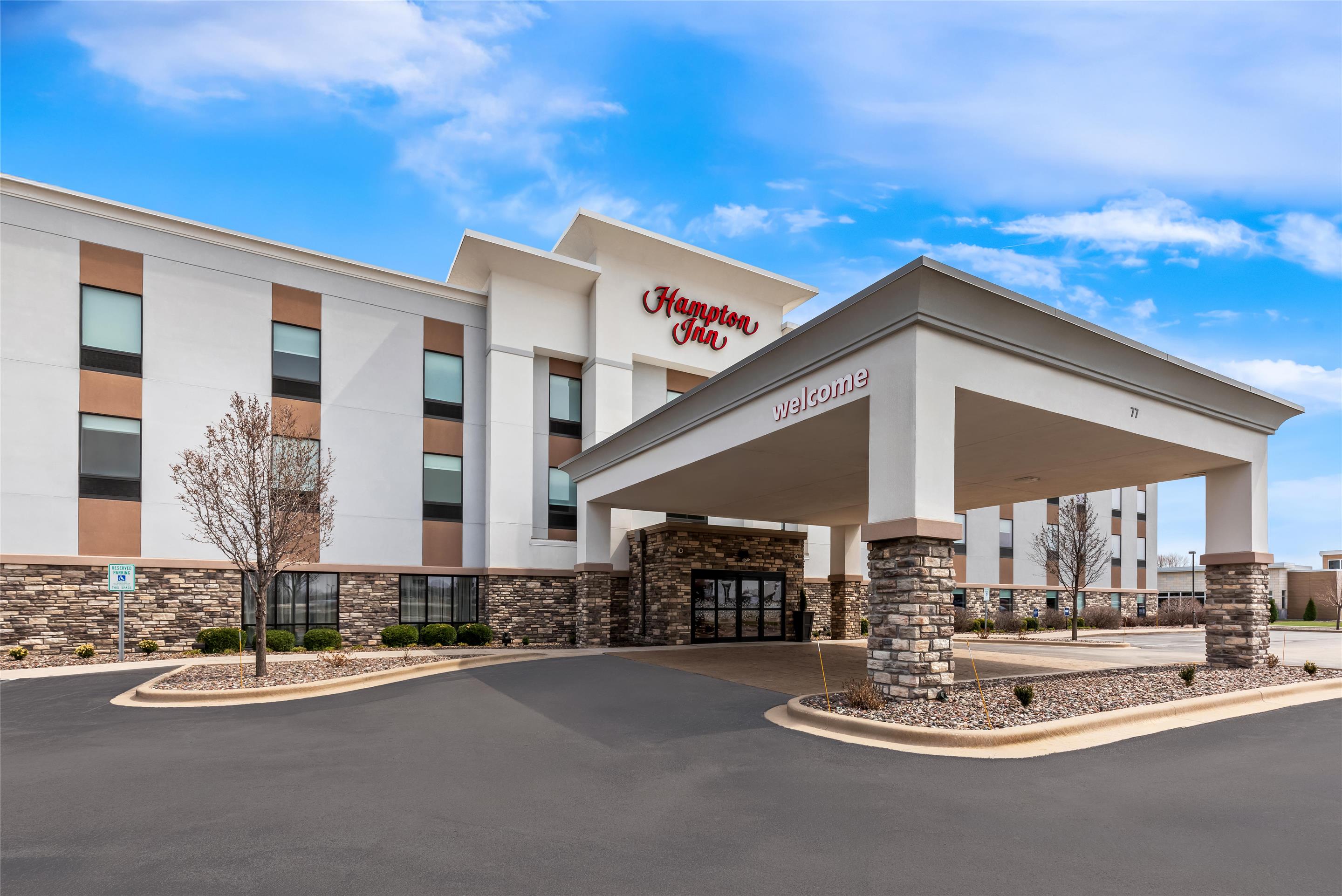 Exterior | Hampton Inn Fond du Lac