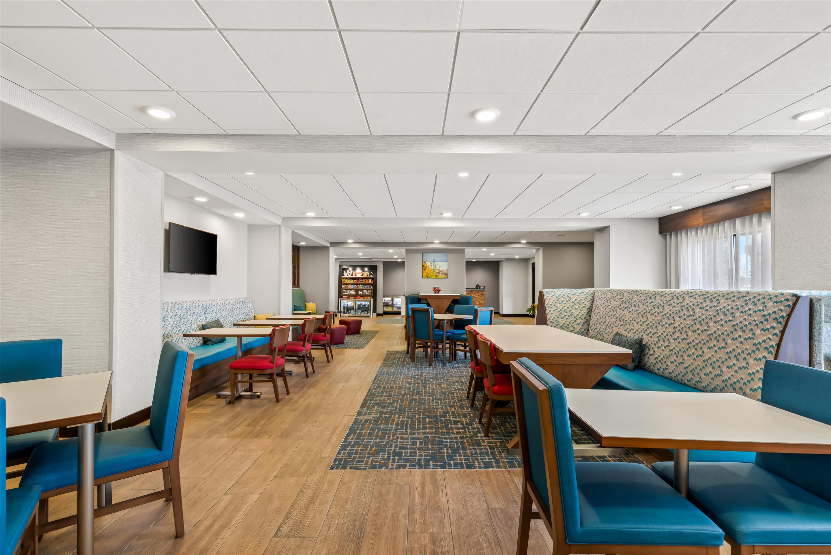 Breakfast Area | Hampton Inn Fond du Lac